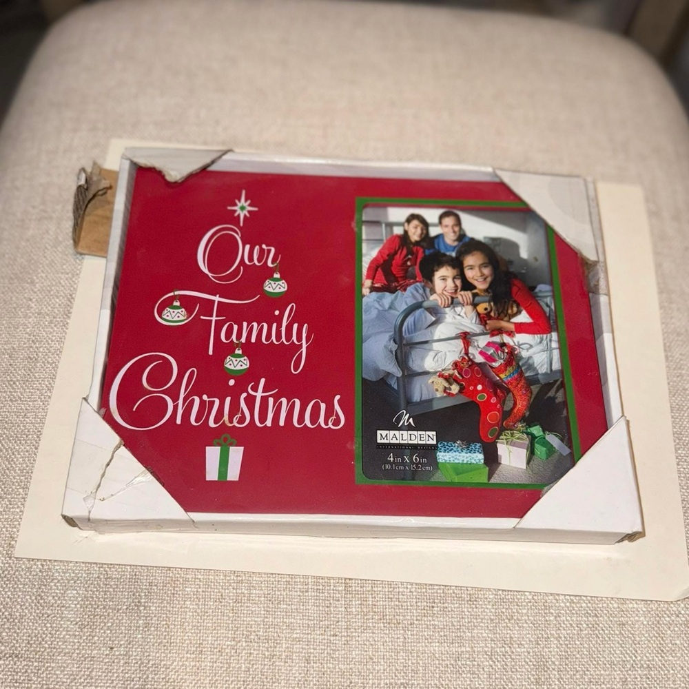 Malden Festive Red Christmas Frame. Brand new in box/paxkage. 🏷️ holiday fun! 🆕